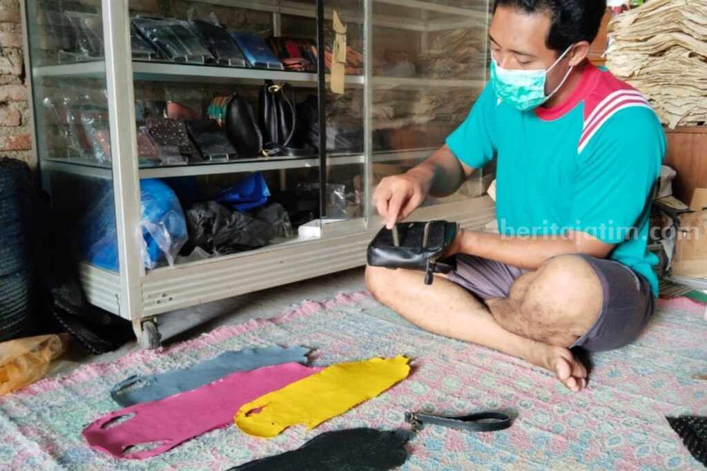 Kulit Ikan Pari Tembus Pasar Tiongkok, Omzet Rp50 Juta Foto Berita Jatim