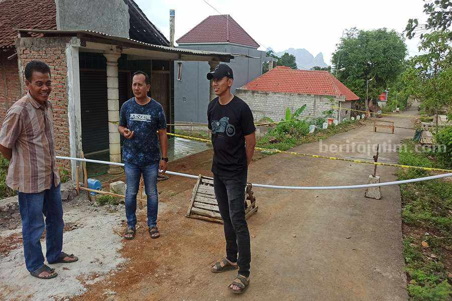 Jalanan desa yang menjadi lokasi pembunuhan di Desa/Kecamatan Pulung Ponorogo. (Foto/Endra Dwiono/Beritajatim.com)