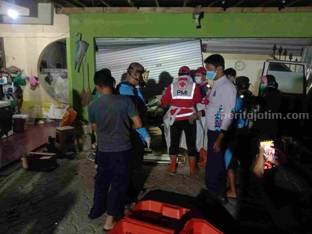 Polres Blitar Kota melakukan olah TKP penemuan mayat di rumah