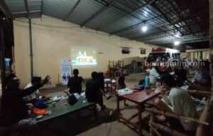 Relawan Jatim Beragam Nobar dan Berbagi Dorprize di Pamekasan