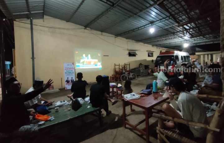 Relawan Jatim Beragam Nobar dan Berbagi Dorprize di Pamekasan