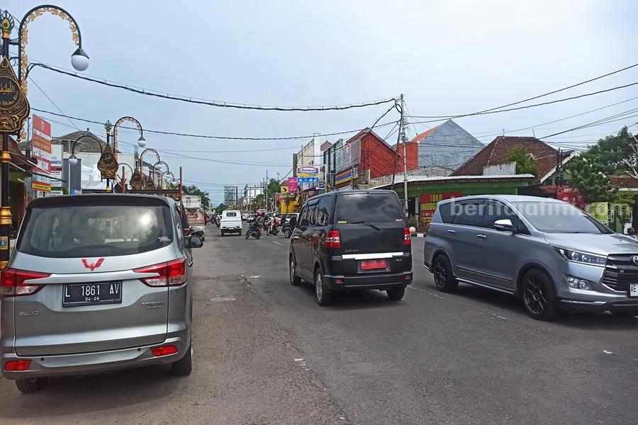 Tiga Jalan Utama Ponorogo Diwacanakan Satu Arah Jalan Gajah Mada menjadi salah satu jalan yang diwacanakan rute satu arah. (Foto/Endra Dwiono/Beritajatim.com)