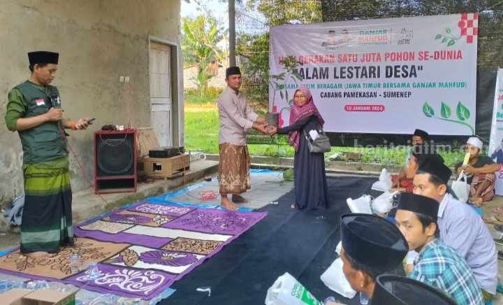 Relawan Jatim Beragam Sosialisasikan Ganjar-Mahfud dengan Bibit Pohon