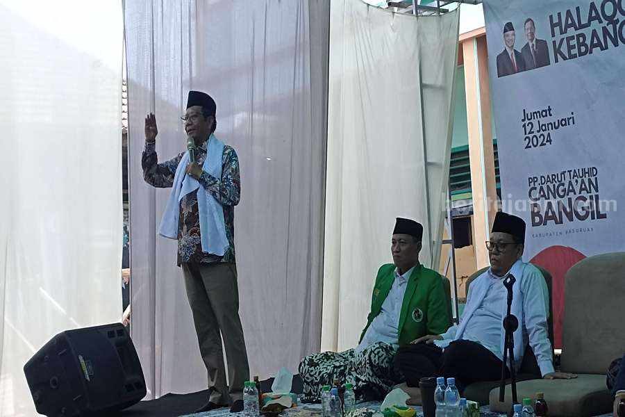Cawapres Mahfud MD, saat memberikan sambutannya di Ponpes Canga'an Bangil.