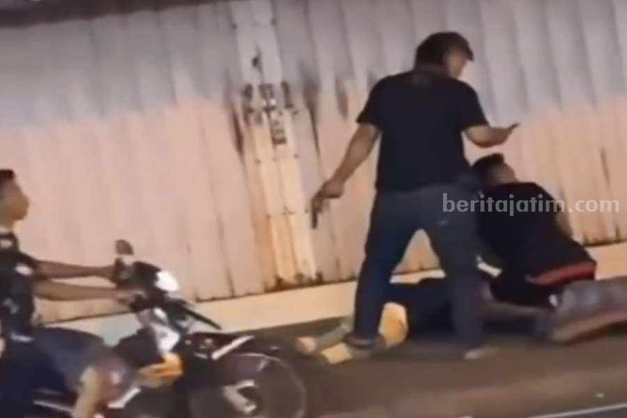 Pelaku pencurian saat berhasil diamankan Satreskrim Polres Pasuruan.
