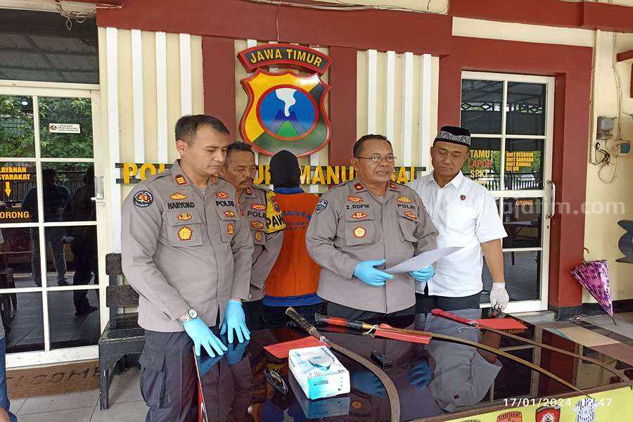 3 Anggota Gangster Surabaya Nangis di Kantor Polisi Foto Berita Jatim