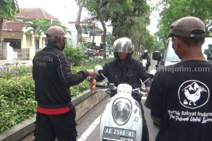 Peternak Magetan Sedekah Telur, Protes Harga Anjlok Foto Berita Jatim