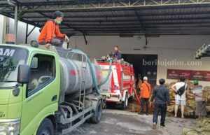 Gudang Tembakau di Pamekasan Dilalap Si Jago Merah Foto Berita Jatim