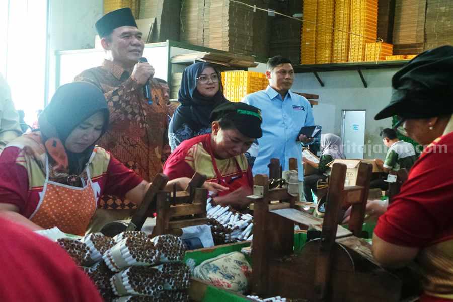Caleg DPR-RI Ini Sepakat dengan Keinginan Perusahaan Rokok di Sidoarjo Foto Berita Jatim