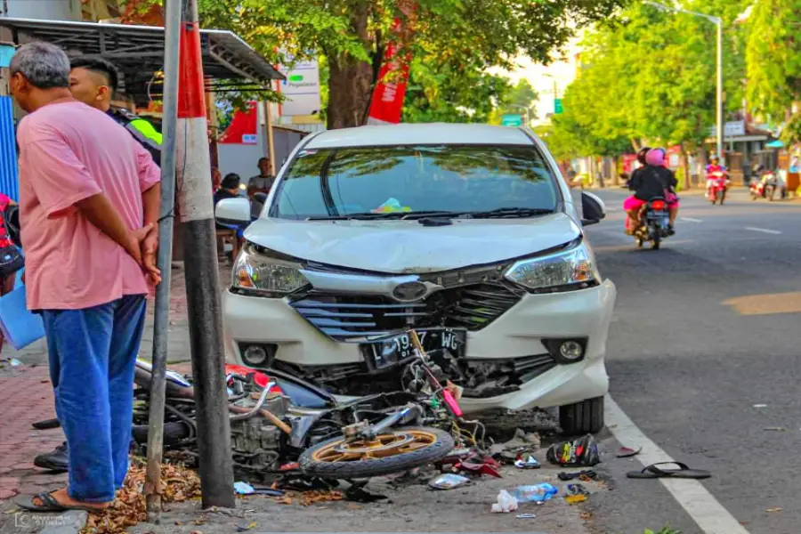 Ngantuk Usai Malam Tahun Baruan, Pelajar di Blitar Tabrak Mobil PNS Mojokerto Kecelakaan Blitar