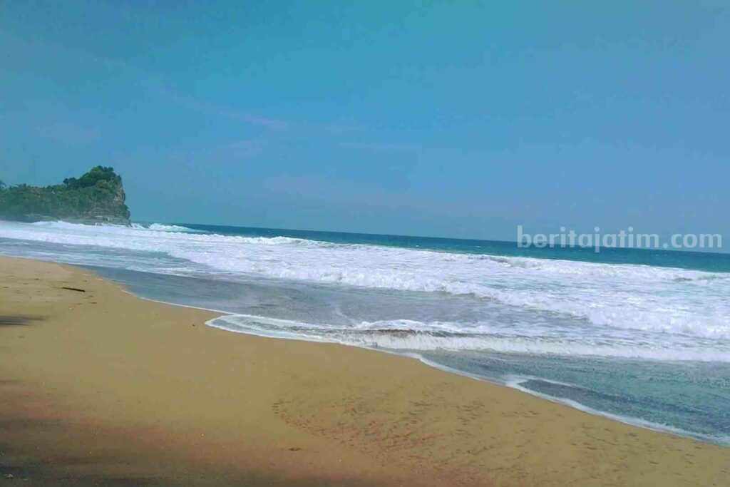 Pantai Wonogoro c