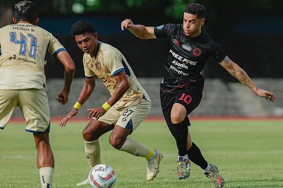 Persis Kalahkan Arema FC sebelum Jumpa Madura United Persis Solo beruji coba dengan Arema FC sebelum berjumpa Madura United pada Selasa (30/1/2024) mendatang. Foto: PT LIB
