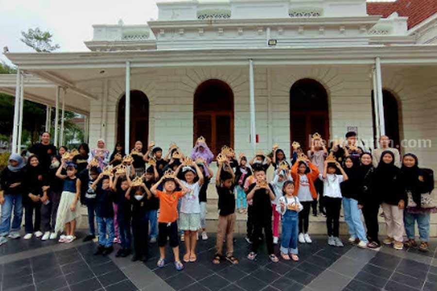 Potret peserta pameran Lotus Art Courses Biennale Exhibition 2024. (Foto: Istimewa)