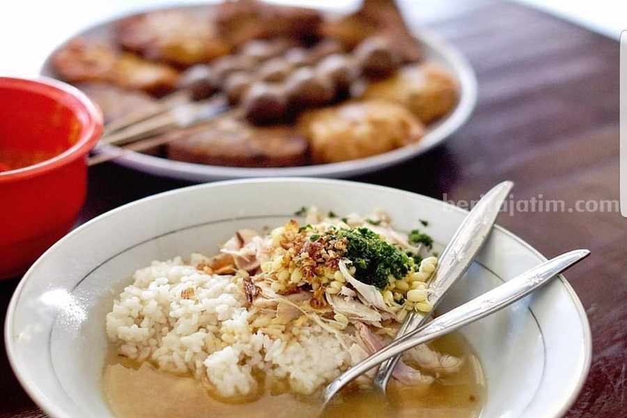Menu makanan di Soto Podjok, tempat makan dekat bandara Dhoho Kediri, Jawa Timur. (Sumber foto: Instagram/sotopodjok)