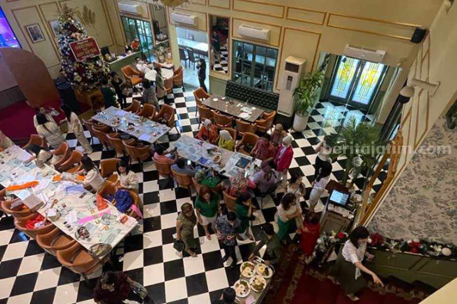 Suasana ramai di Restoran Sangria sebelum akhirnya ditutup.