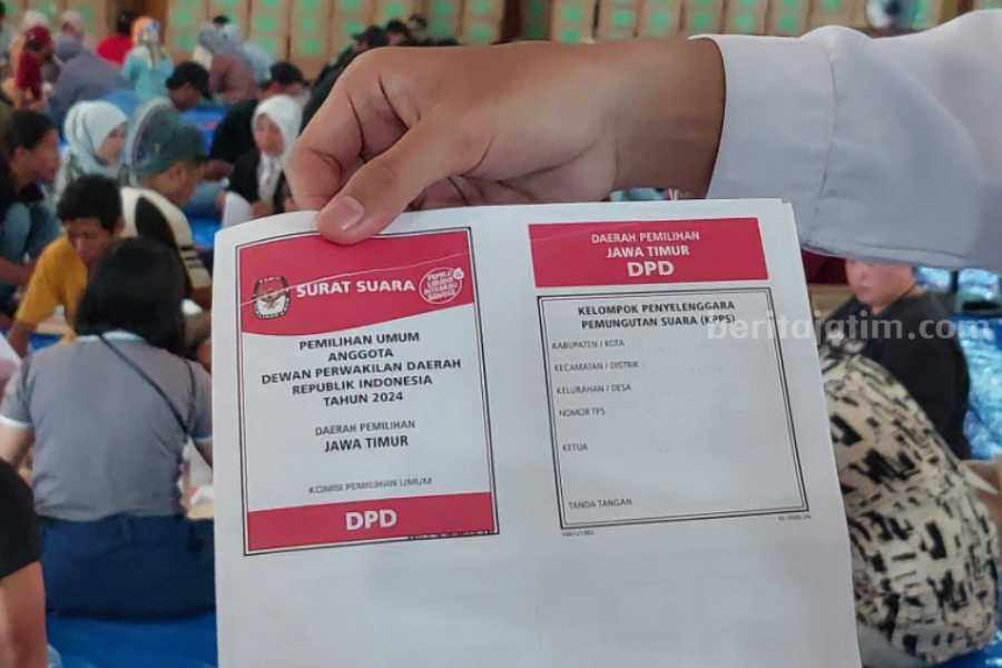 Surat suara yang ditemukan rusak saat sortir dan lipat oleh KPU Ngawi, Senin (8/1/2024)