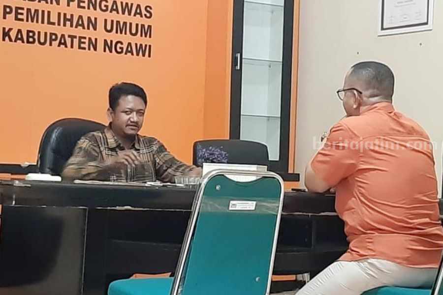 ASN Ngawi yang diduga tidak netral saat diperiksa Bawaslu Ngawi.