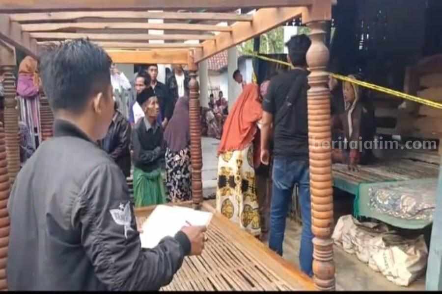 Tempat kejadian perkara pembataian keluarga di Sampang (Foto: Zamachsari/beritajatim.com)
