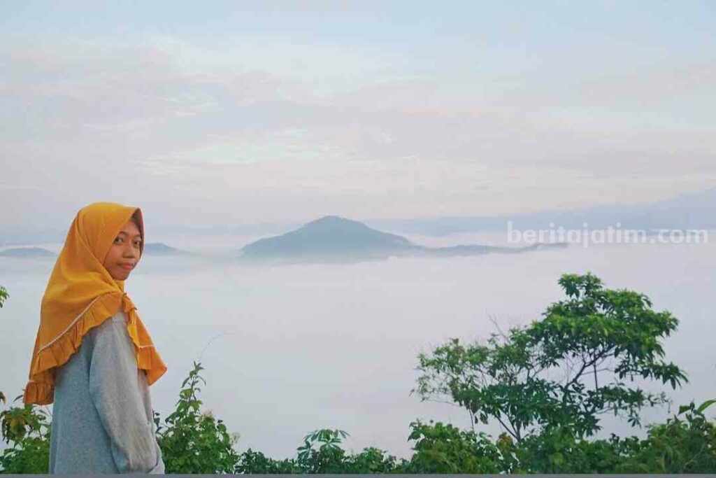 Pemandangan Negeri di Atas Awan di Bukit Banyon Trenggalek. (Instagram @anitamustikadewi_)