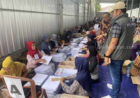 Bawaslu Tuban Beri Catatan Khusus ke KPU Terkait Pelipatan Surat Suara foto beritajatim