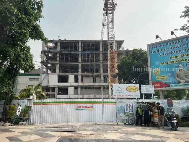 Pembangunan Gedung Rawat Jalan Terpadu RSUD Ibnu Sina Gresik Baru 75% Foto Berita Jatim