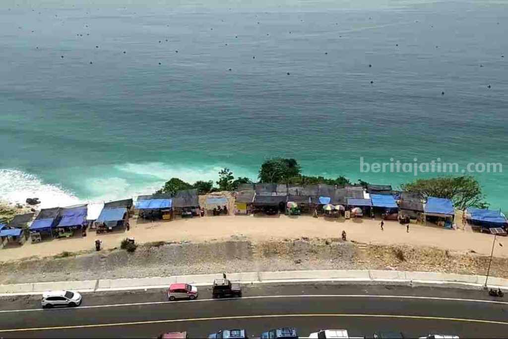 Perhutani Blitar Bakal Tertibkan Bangunan Pedagang di JLS JLS Sine Tulungagung, Jawa Timur.