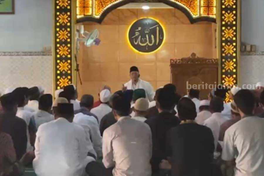 Ratusan Napi Lapas Kelas IIB Lamongan saat mengikuti kegiatan istighosah dan ceramah agama.
