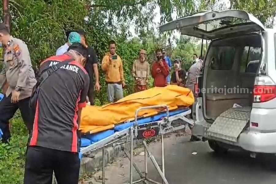 Temuan Mayat oleh Pemancing Bangkalan Akhirnya Terungkap Evakuasi penemuan mayat di sebuah rawa (Foto: Zamachsari/beritajatim.com)