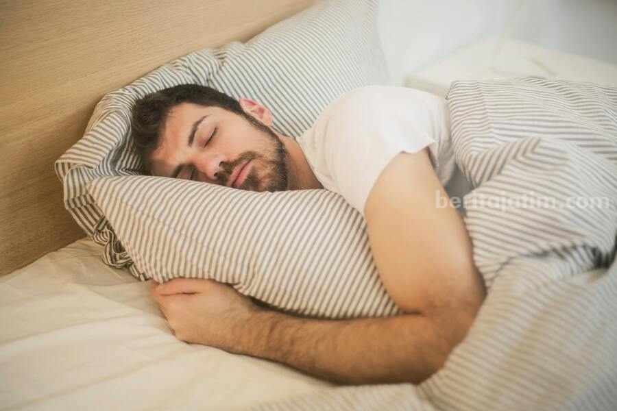 5 Pekerjaan Teraneh di Dunia, Tukang Tidur Hingga Pengendus BB Foto Berita Jatim
