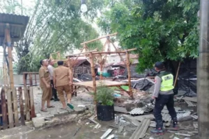 Angin Puting Beliung Sapu 70 Bangunan di Sumenep Puting Beliung
