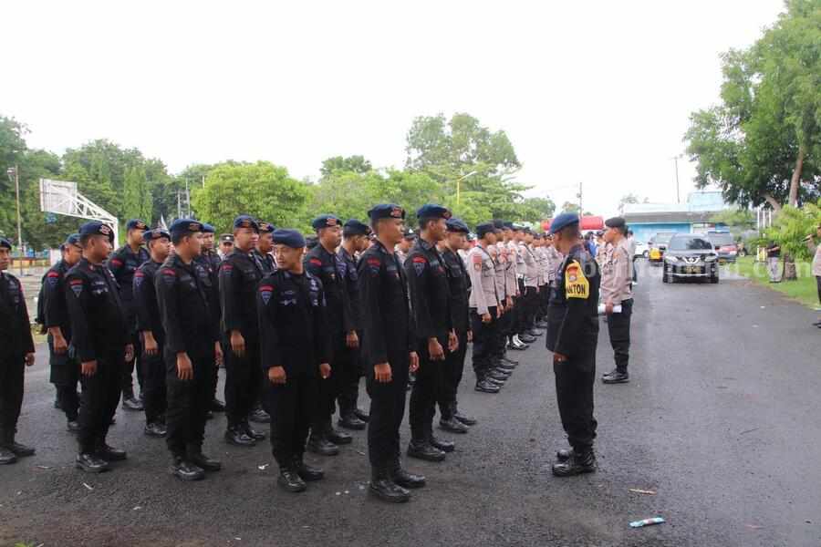 Polres Sumenep Amankan Laga Liga 3 PSSI Jatim Polres Sumenep Terjunkan 223 Personel Gabungan untuk Amankan Laga Liga 3 PSSI Jatim