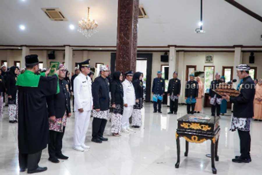 Rotasi Jabatan, 117 PNS di Lamongan Diambil Sumpah dan Dilantik Prosesi pelantikan 117 PNS rotasi jabatan di lingkungan Pemkab Lamongan, bertempat di Pendopo Lokatantra.