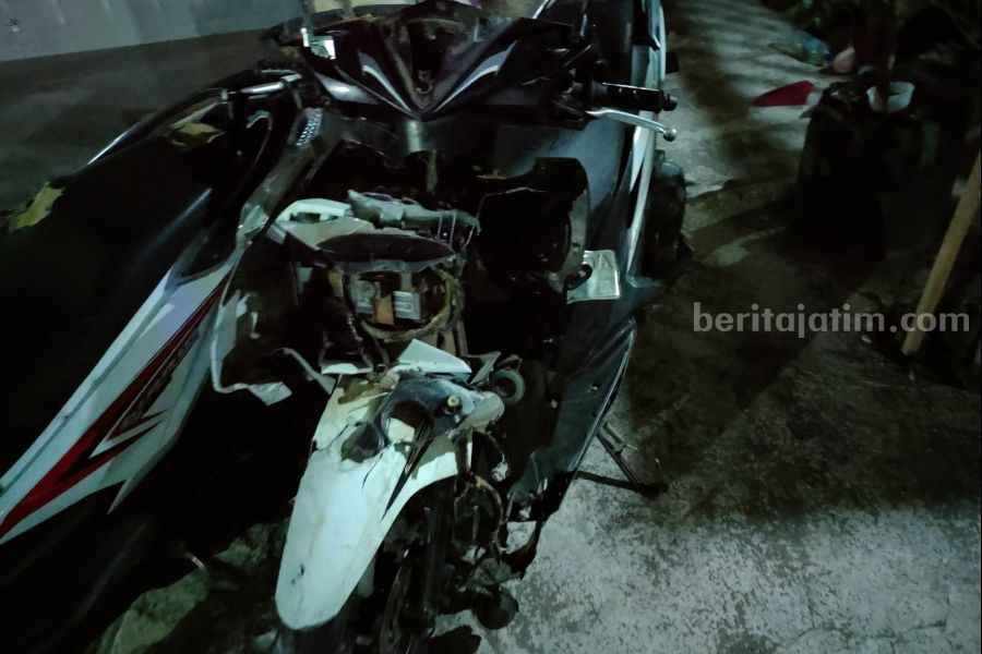 Sepeda motor Vario yang terlibat adu banteng di Kanigoro, Blitar.