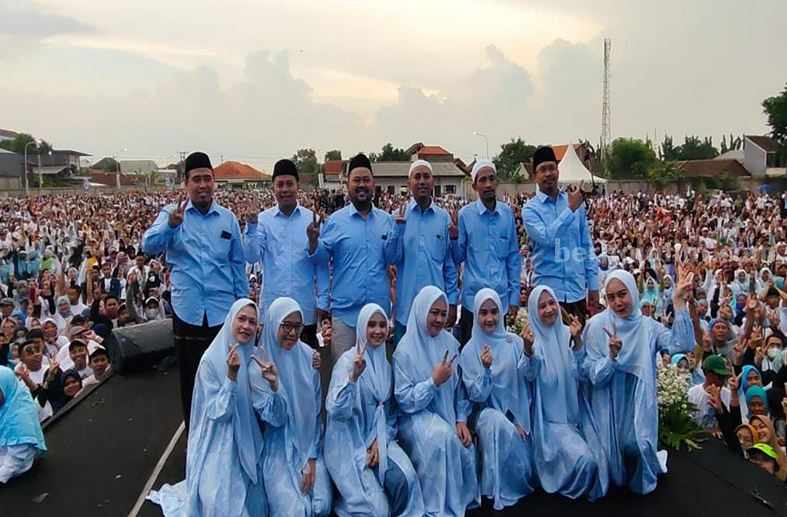 Keluarga Besar Bumi Shalawat Deklarasi Menangkan Prabowo-Gibran Satu Putaran Foto Berita Jatim