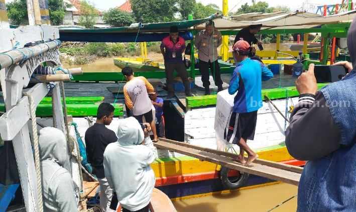 Di Sampang, Logistik Pemilu Diangkut Bersama Sembako dan Material Bangunan Foto Berita Jatim