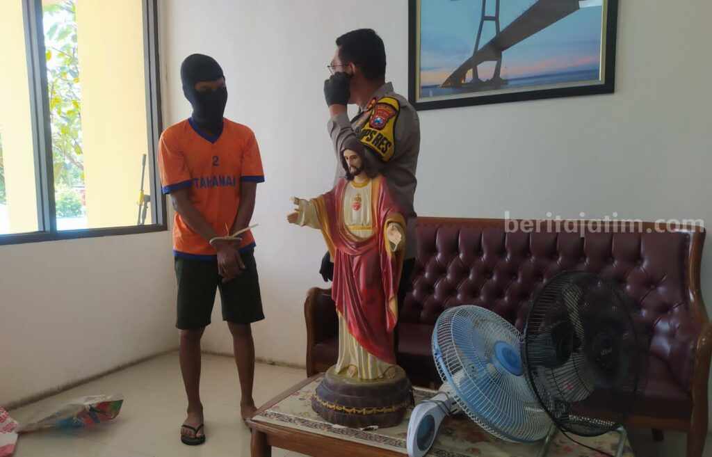 Patung Yesus dan Bunda Maria di Gereja Bangkalan Dicuri Maling Foto Berita Jatim