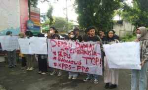 Gabungan Mahasiswa Gelar Aksi di DPRD Kabupaten Malang Foto Berita Jatim