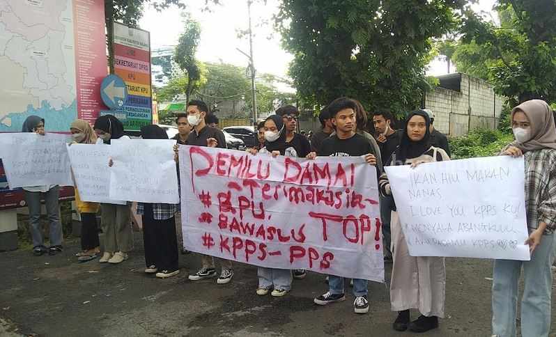 Gabungan Mahasiswa Gelar Aksi di DPRD Kabupaten Malang Foto Berita Jatim