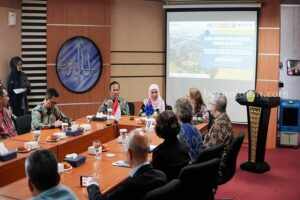 Khofifah: Implementasi Ilmu Terapan Multi Manfaat Atasi Permasalahan Petani Garam Foto Berita Jatim