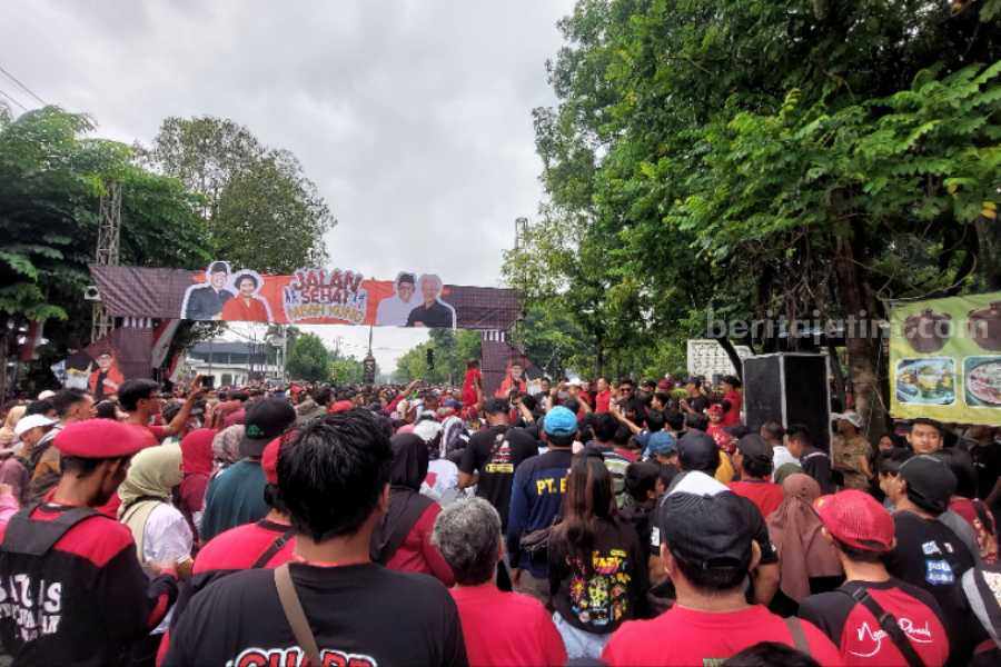 200 Ribu Warga Ngawi Ikuti Jalan Sehat Bersama Mbah Kung Foto Berita Jatim