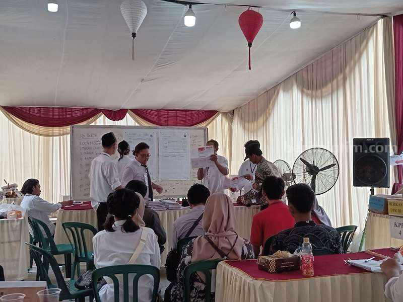 Prabowo-Gibran Unggul Telak di TPS Jemur Wonosari Surabaya, Tempat Khofifah Nyoblos Foto Berita Jatim