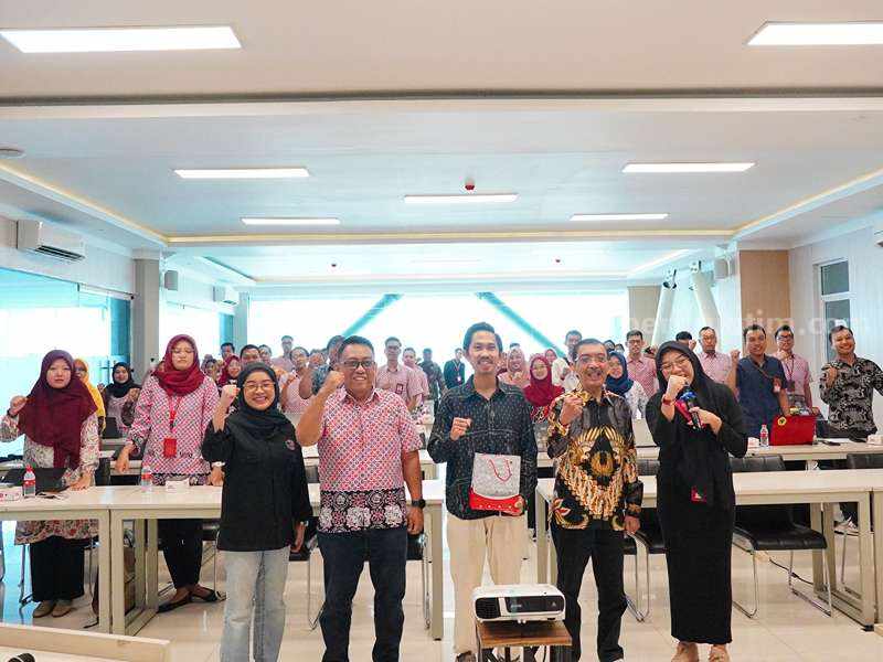 YPTA Surabaya Dorong Tendik Melek Digital Branding Foto Berita Jatim