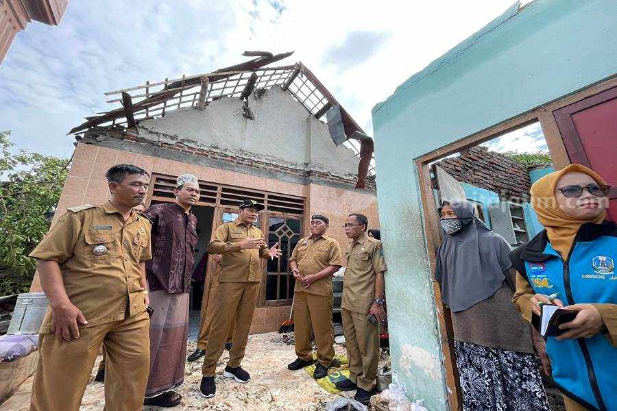 Wabup Sidoarjo Kunjungi Korban Puting Beliung Desa Kedung Wonokerto Prambon Foto Berita Jatim
