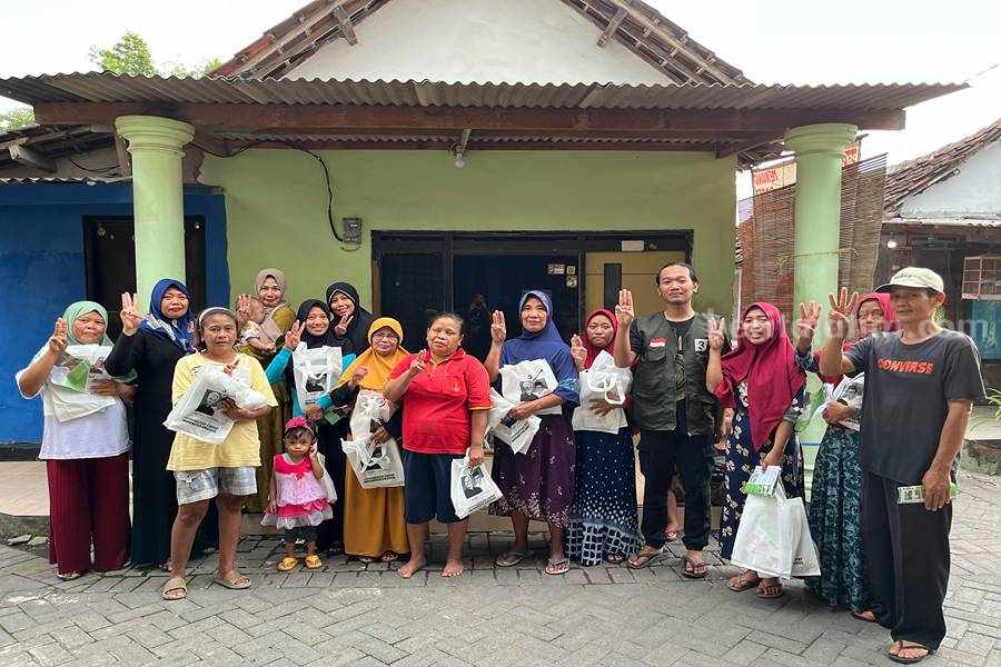 Serentak, Relawan Ganjar Mahfud Jalan Kaki Canvasing di Sidoarjo Foto Berita Jatim