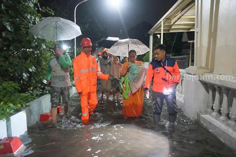 Kali Buntung Waru Sidoarjo Meluap, BPBD Jatim Gercep Evakuasi Warga Foto Berita Jatim