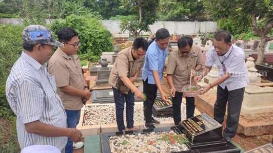 HPN 2024, PWI Sumenep Ziarah Makam Tokoh Pers Foto Berita Jatim