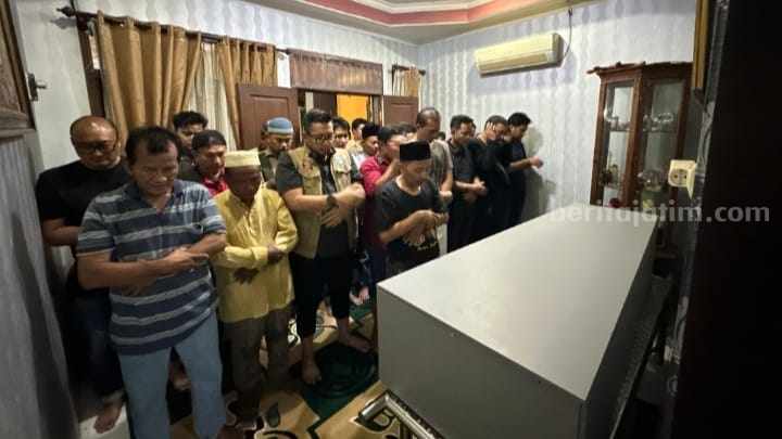 Pj Wali Kota Mojokerto Takziah ke Rumah Duka Korban Terseret Arus Sungai Foto Berita Jatim