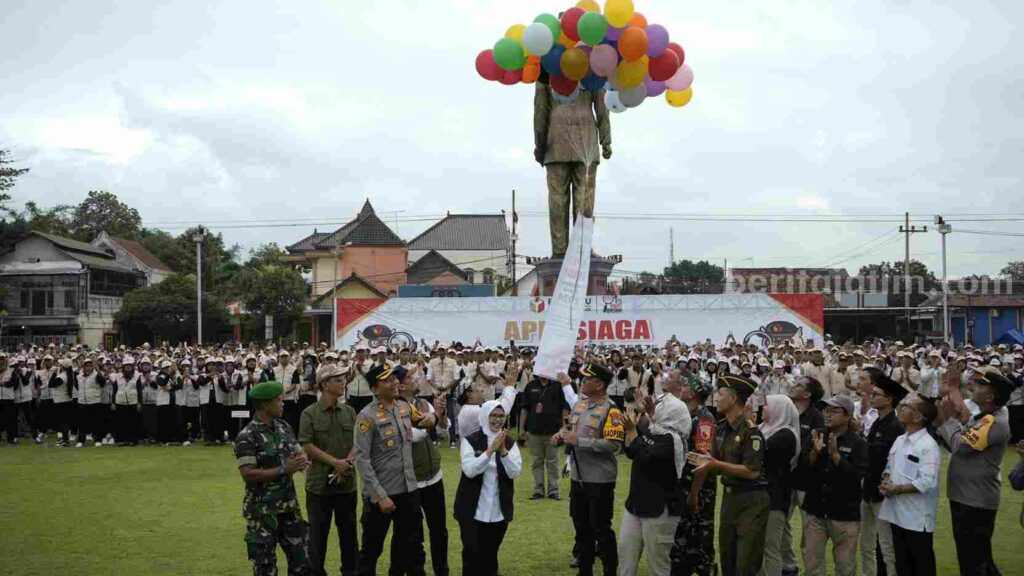 Bupati Blitar Beri Arahan Khusus ke 3.536 Pengawas TPS Foto Berita Jatim