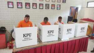 Ratusan Warga Binaan Rutan Sumenep ‘Nyoblos’ di Dua TPS Khusus Foto Berita Jatim