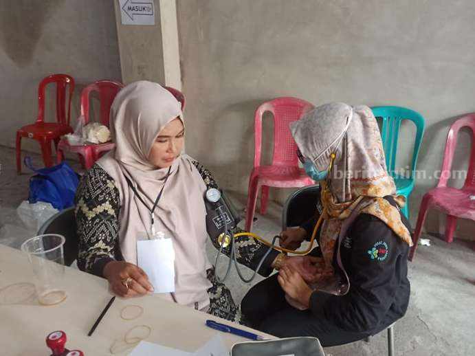 Puskris Kesehatan dan TCK-EMT Regional Jatim Beri Dukungan Layanan Kesehatan Petugas TPS di Surabaya Foto Berita Jatim